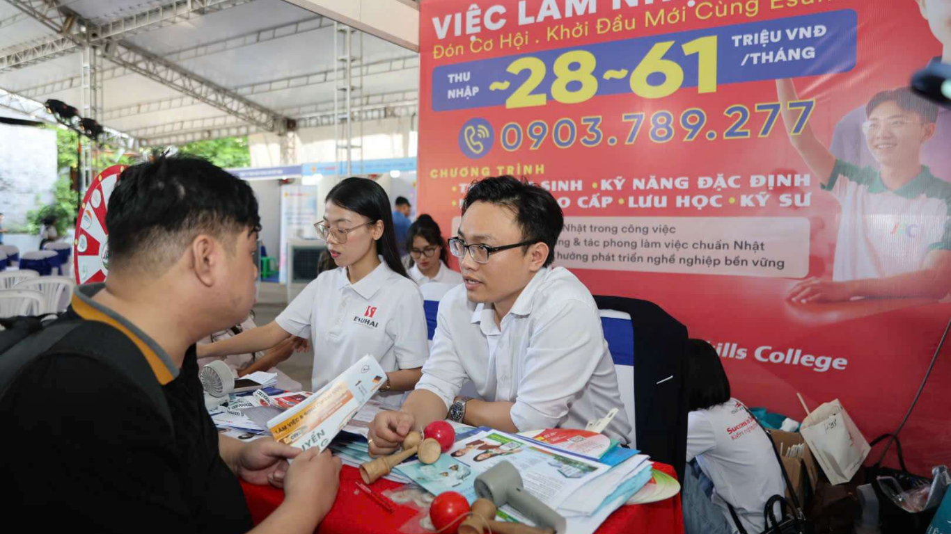 Xu hướng lao động trẻ nhận lương tuần. Ảnh: Hoàng Triều