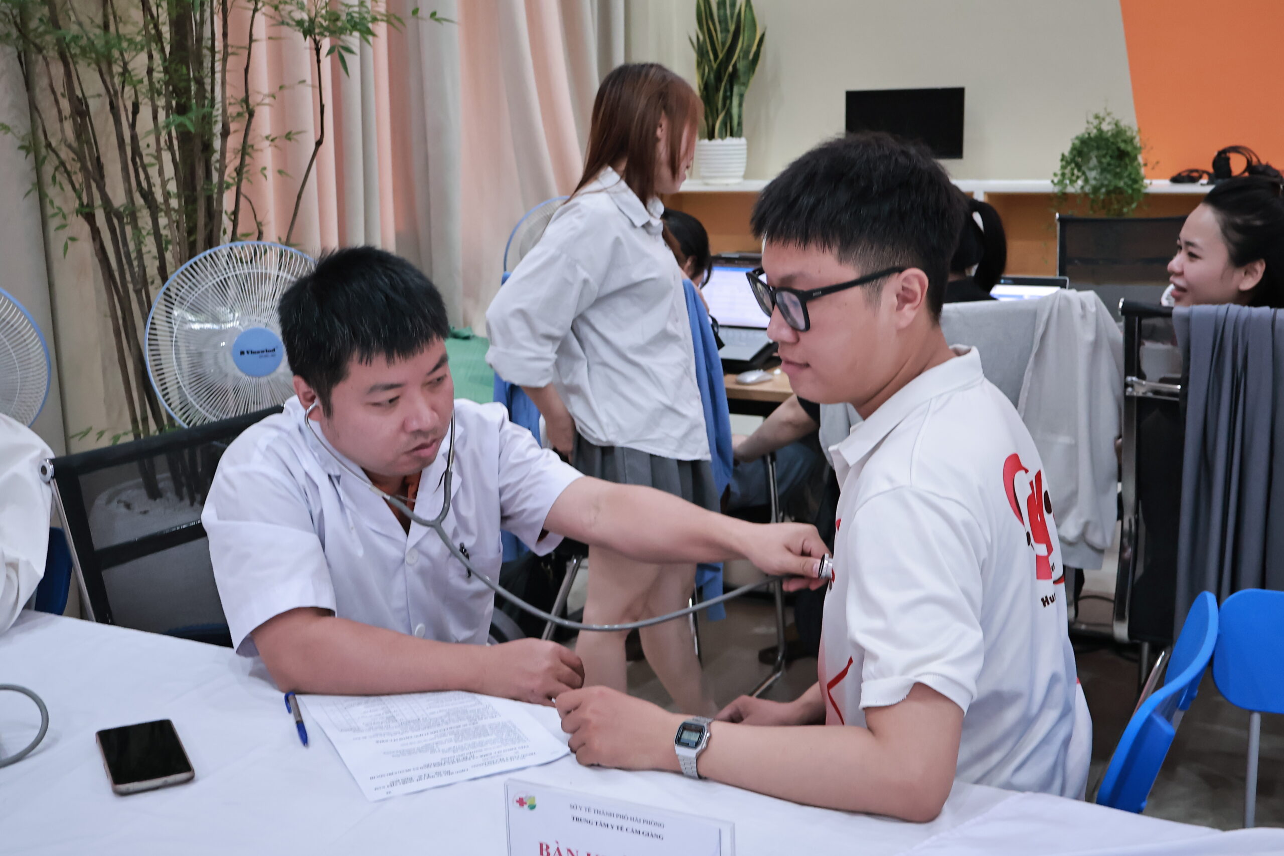Nhân viên SK Việt Nam nghiêm túc tham gia chương trình khám sức khỏe doanh nghiệp năm 2026 tại chi nhánh Hải Dương